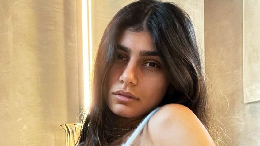 Mia Khalifa y su espectacular bañador verde causan furor entre sus enamorados de Instagram
