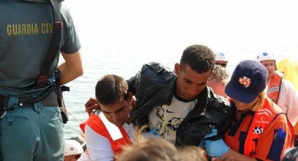 Guardia Civil rescata a 50 inmigrantes que querían llegar nadando a España; la mayoría eran niños