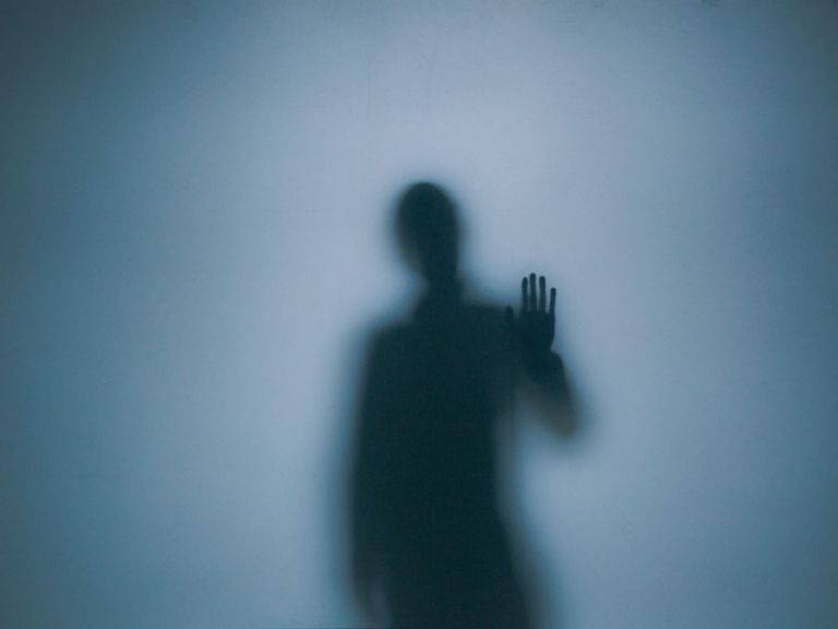 Adolescente dice que un hombre sombrío lo hizo asesinar a una niña de 6 años