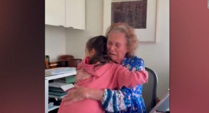 VIDEO: Abuelita de 75 años se reúne con su nieta tras un año sin verse por la pandemia