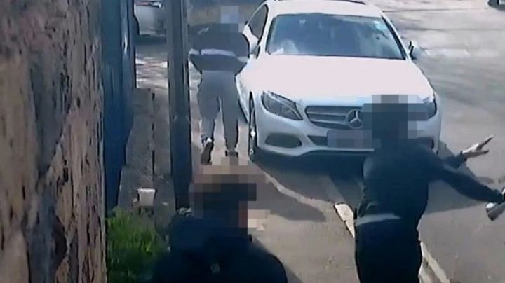 FOTOS: Entre gritos y pánico, adolescentes son apuñaldas; una corría con un cuchillo en la espalda