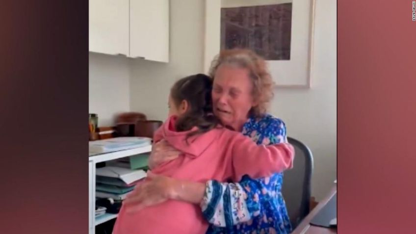 VIDEO: Abuelita de 75 años se reúne con su nieta tras un año sin verse por la pandemia