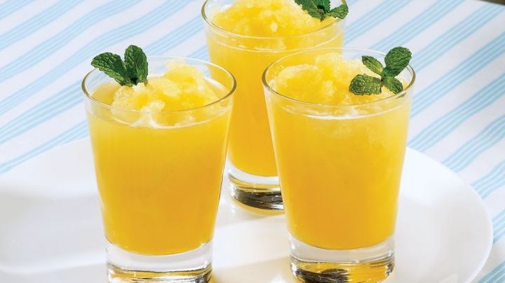 Esta agua de naranja con apio hará que calor se convierta en tu época favorita del año