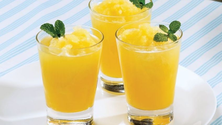 Esta agua de naranja con apio hará que calor se convierta en tu época favorita del año