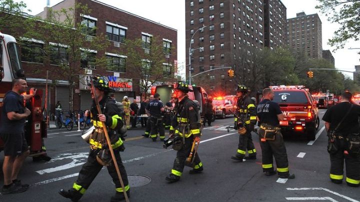 ¡Tragedia! Niña huye de incendio y salta desde el piso 6; impacto le rompe ambas piernas