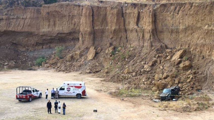 Hallan cadáver degollado de mujer dentro de un vehículo abandonado en Puebla