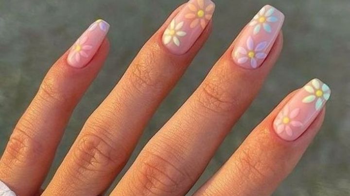 Luce unas manos perfectas con estos diseños de uñas postizas primaverales