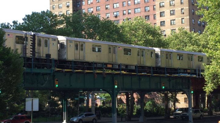 Discusión en metro de NY termina en tragedia: Un hombre es apuñalado y su esposa lesionada