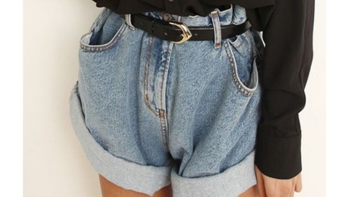 Refréscate en esta primavera al lucir un bello 'outfit' con 'mom shorts'