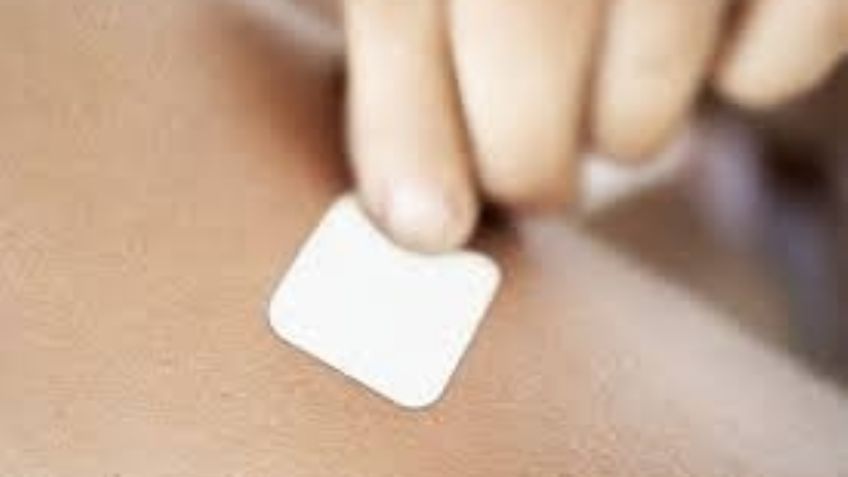 ¡Increíble! Mujer le pone parches de nicotina a su novio para que se haga adicto a ella