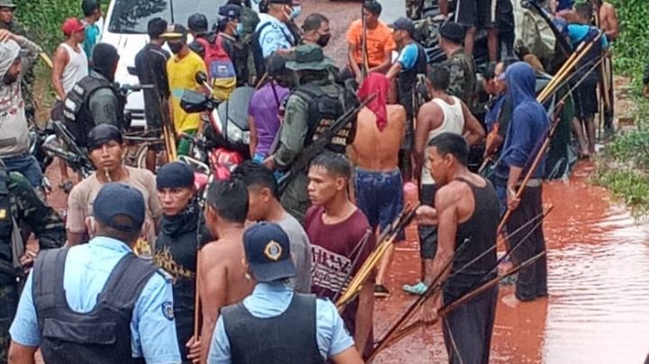 Grupo ilícito masacra a más de una decena de indígenas; busca controlar una mina