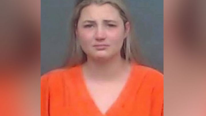 Maestra se declara culpable de acostarse con tres estudiantes; uno de ellos la embarazó