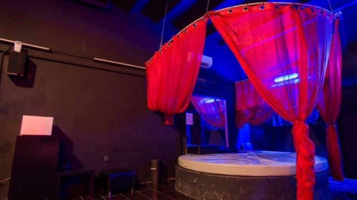 ¡Sin distanciamiento! 61 personas asisten a orgía en tienda para adultos; sancionan al local