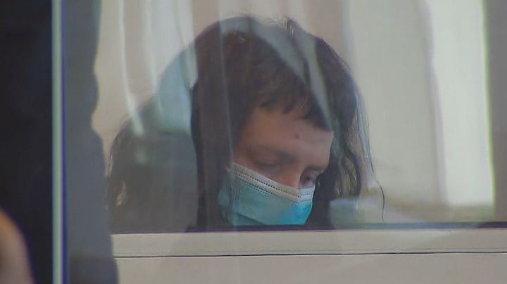 Arrestan a niñera que compartía fotos y videos de abuso sexual infantil por Internet