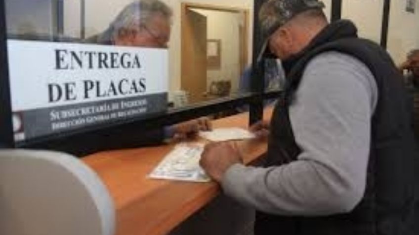 ¿Aún no pagas la revalidación de placas? Estás a tiempo de hacerlo sin recargo