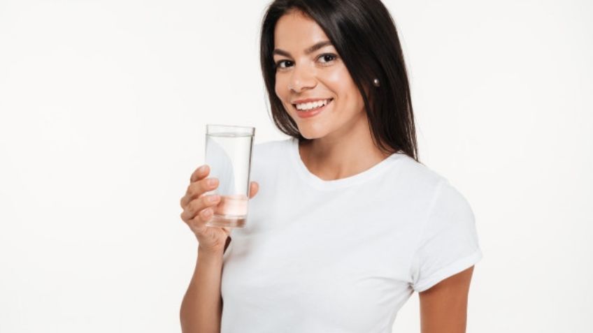 Identifica los litros de agua que debes tomar al día y comienza una vida saludable