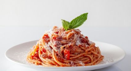 ¿No sabes que comerás hoy? Este espagueti rojo será tu salvación