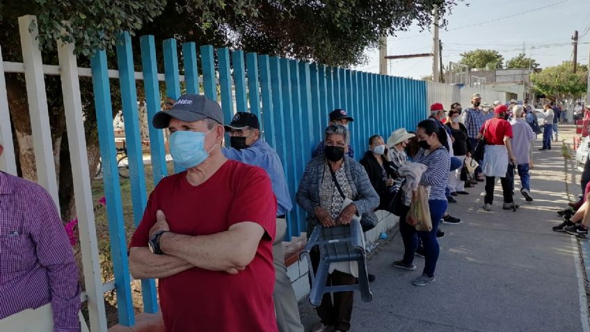 Entre retrasos, desorganización y molestia, reinicia vacunación contra Covid-19 en Cajeme