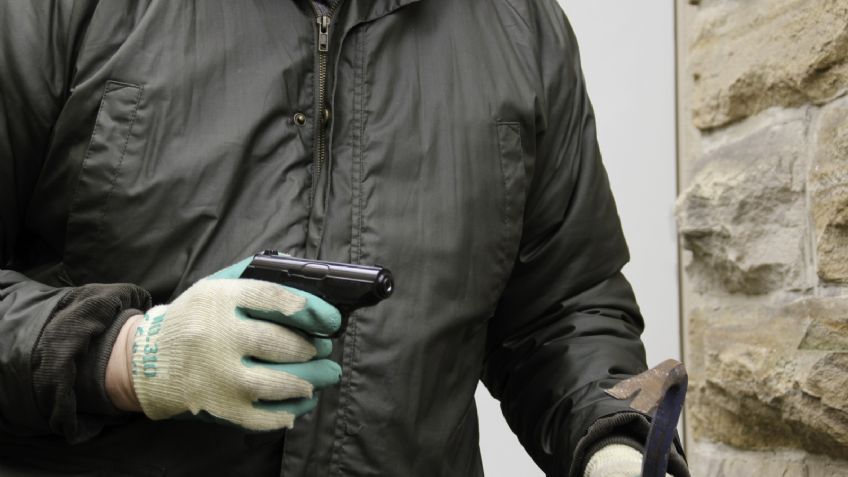 Sangriento homicidio: Ejecutan a sujeto que viajaba en un taxi; lo esperaban en su destino