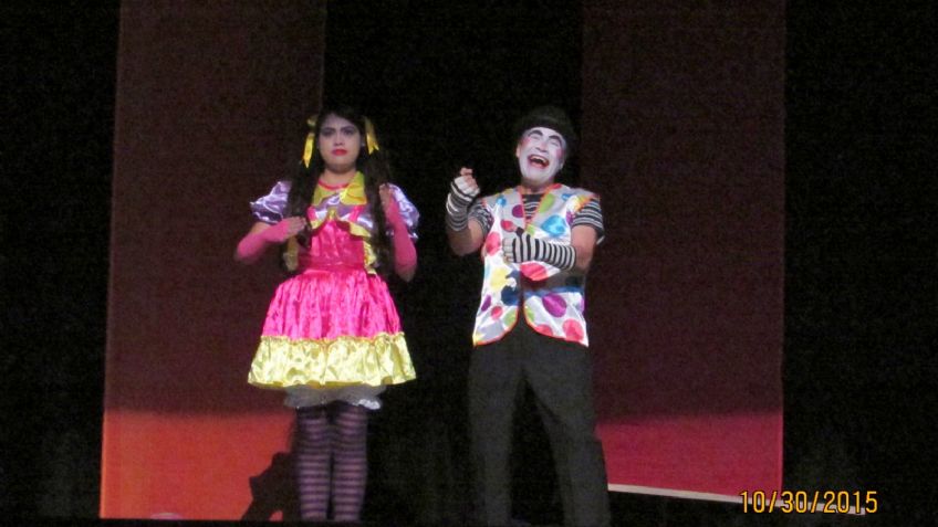 El actor Carlos Valenzuela publica libro de bolsillo para aprender sobre el Teatro