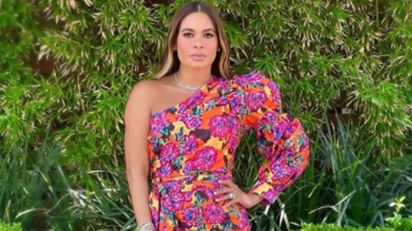 "Qué fea la Naquilea": Conductora de 'Hoy' llega con atrevido 'look' a Televisa y se la comen viva