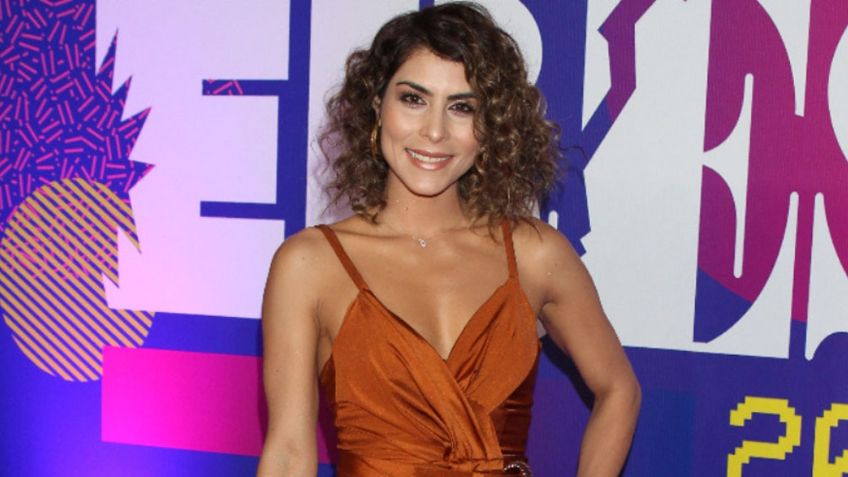 María León cautiva a internautas al posar acostada en el suelo en ropa deportiva