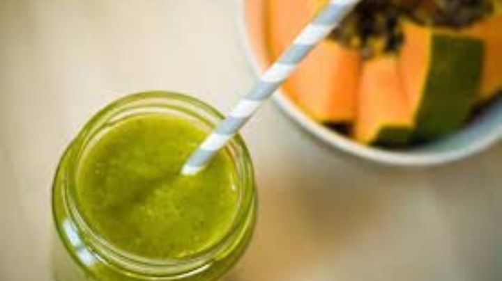 Comienza tu día con el pie derecho gracias a este smoothie de papaya con espinaca
