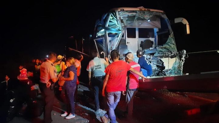 ¡Terrible accidente! Autobús con migrantes choca en carretera de Veracruz; hay 17 heridos