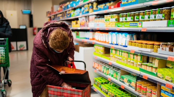 Cerca de la normalidad: 'Abuelitos' vacunados contra el Covid-19 volverían como 'cerillitos'