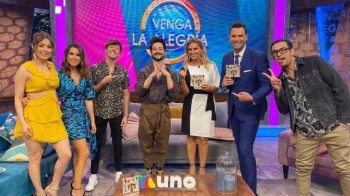 ¡'Capi' Pérez la rompe en TV Azteca! Camilo pone a bailar 'Ropa Cara' al conductor de 'VLA'