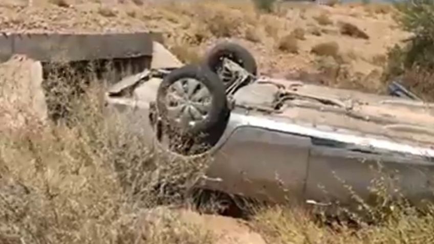 Mujer resulta lesionada tras volcadura en la carretera Hermosillo-Guaymas; hay un perrito perdido
