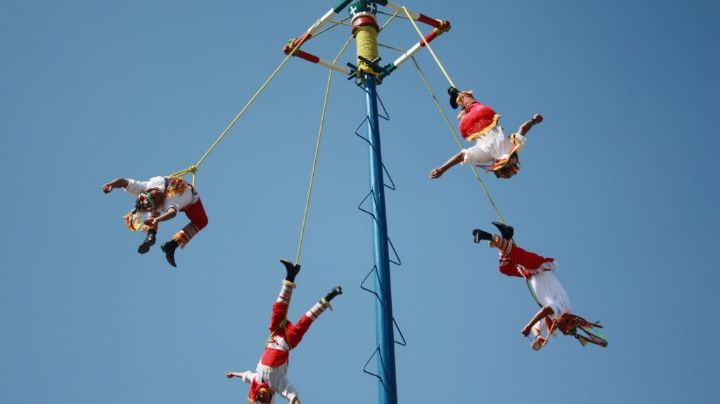 VIDEO: ¡Pánico! Voladores de Papantla ponen en riesgo su vida al enredarse durante ritual
