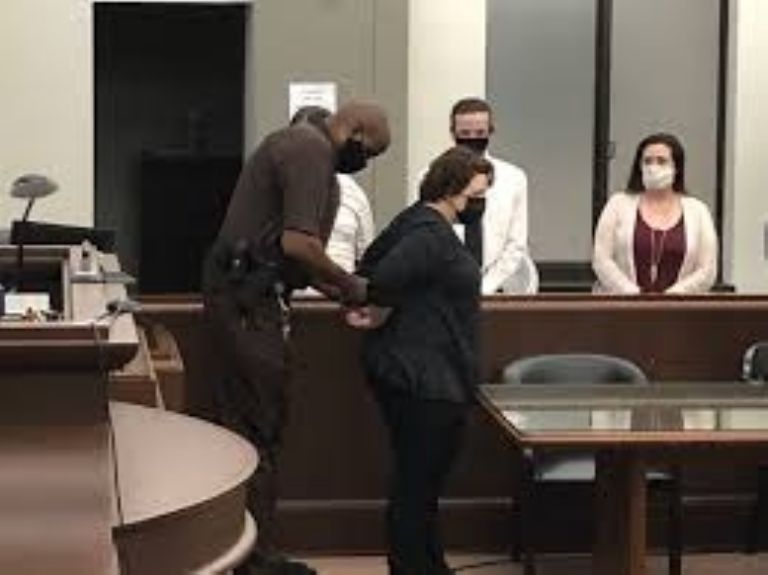 Amber Turnage abusó de un estudiante de 17 años