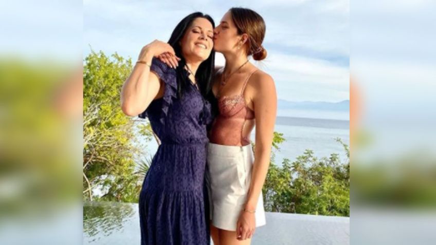 ¿Parecen hermanas? América Fernández posa junto a la primera esposa de 'El Potrillo'