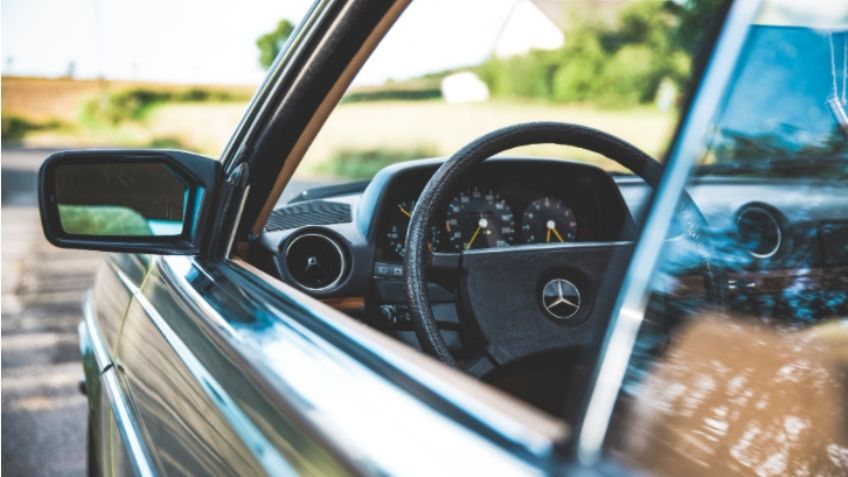 Automovilista lleva como copiloto un cuerpo en descomposición; el cadáver era su pareja