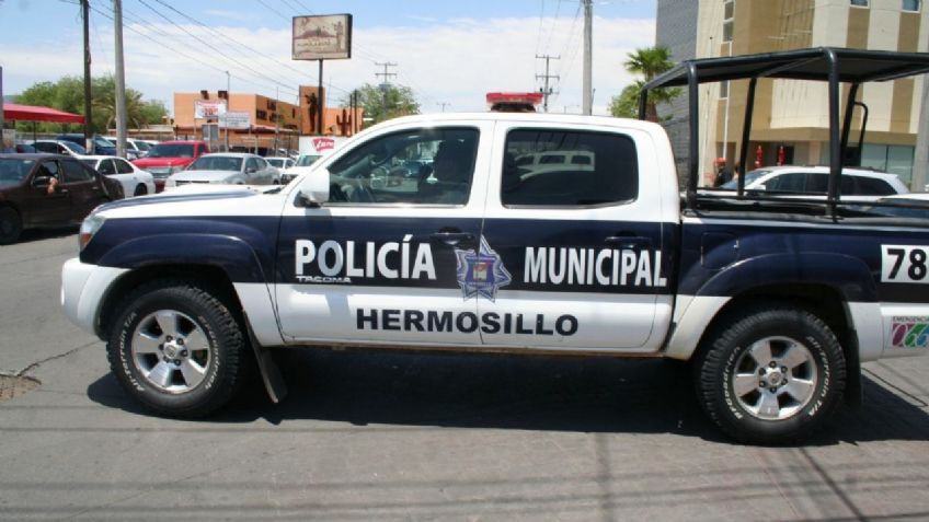 Brutal choque entre sedán y camioneta en Hermosillo deja cuantiosas pérdidas materiales
