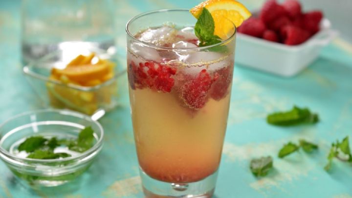 ¡Salud! Esta naranjada con frambuesa es ideal para brindar este Día de las Madres