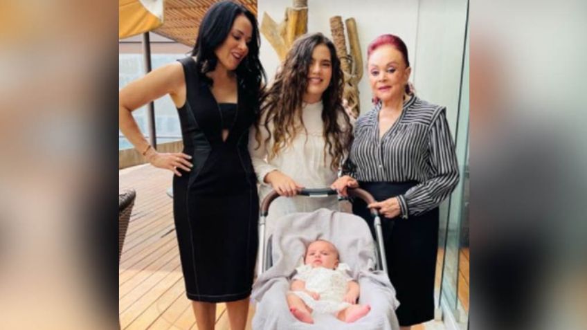 Camila Fernández celebra su primer Día de las Madres rodeada de cuatro generaciones