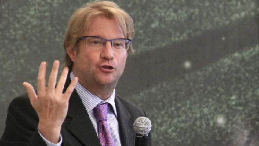 VIDEO: Andrés Roemer es captado por un periodista en Israel y niega estar escondiéndose