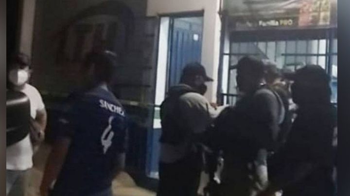 Tras intentar asesinar a su madre, taxista es abatido por autoridades; portaba un arma de fuego