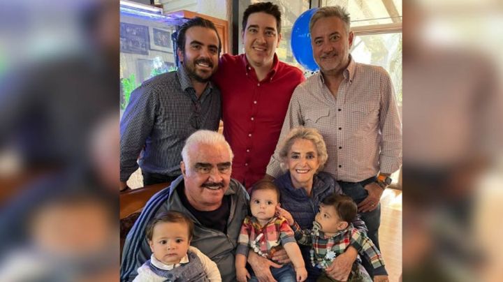 Fiesta en la dinastía: Vicente Fernández y Doña Cuquita celebran bautizo junto a Julión Álvarez