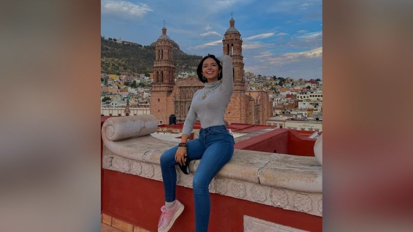 Desde el aeropuerto, Ángela Aguilar roba corazones en entallado 'outfit'