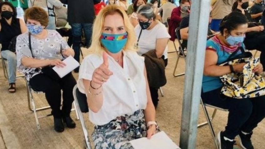 Beatriz Gutiérrez Muller, la esposa de AMLO, recibe primer dosis de la vacuna contra Covid-19