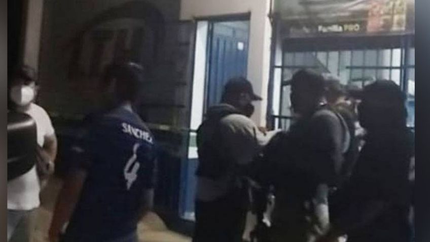 Tras intentar asesinar a su madre, taxista es abatido por autoridades; portaba un arma de fuego