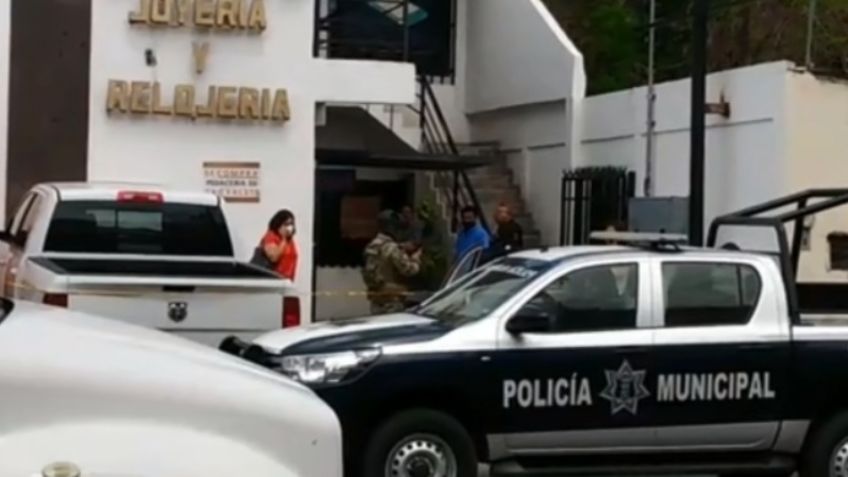 Violento atraco en Guaymas: A punta de pistola, delincuentes roban 200 mil pesos en joyas