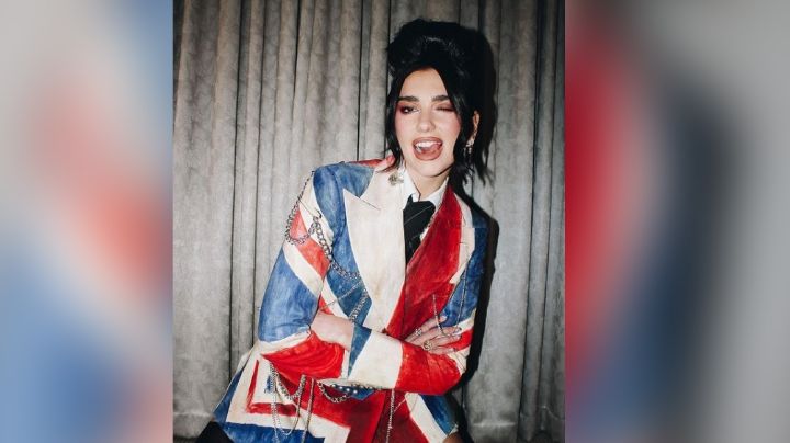 Dua Lipa enamora todo Instagram al posar en atrevido vestido blanco frente al espejo