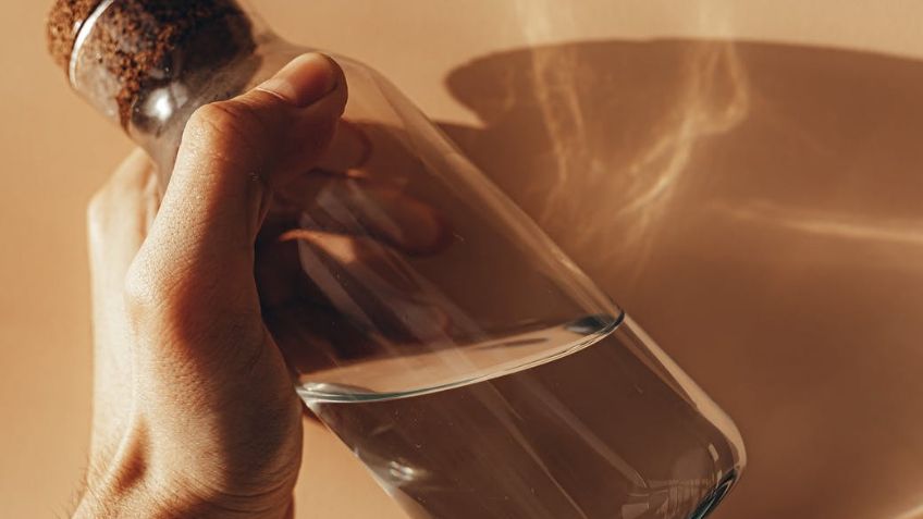 Modelo se rehúsa a volver a tomar agua; no la ha bebido desde hace 9 años y así sobrevive