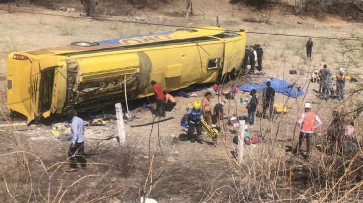 ¡Trágico Accidente! Vuelca autobús procedente de Guerrero; hay 6 muertos y 16 lesionados