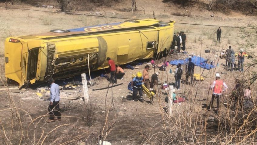 ¡Trágico Accidente! Vuelca autobús procedente de Guerrero; hay 6 muertos y 16 lesionados