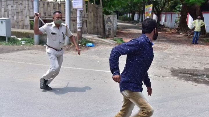 FOTOS: ¡Desesperación total! La policía violenta a transeúntes por romper el confinamiento